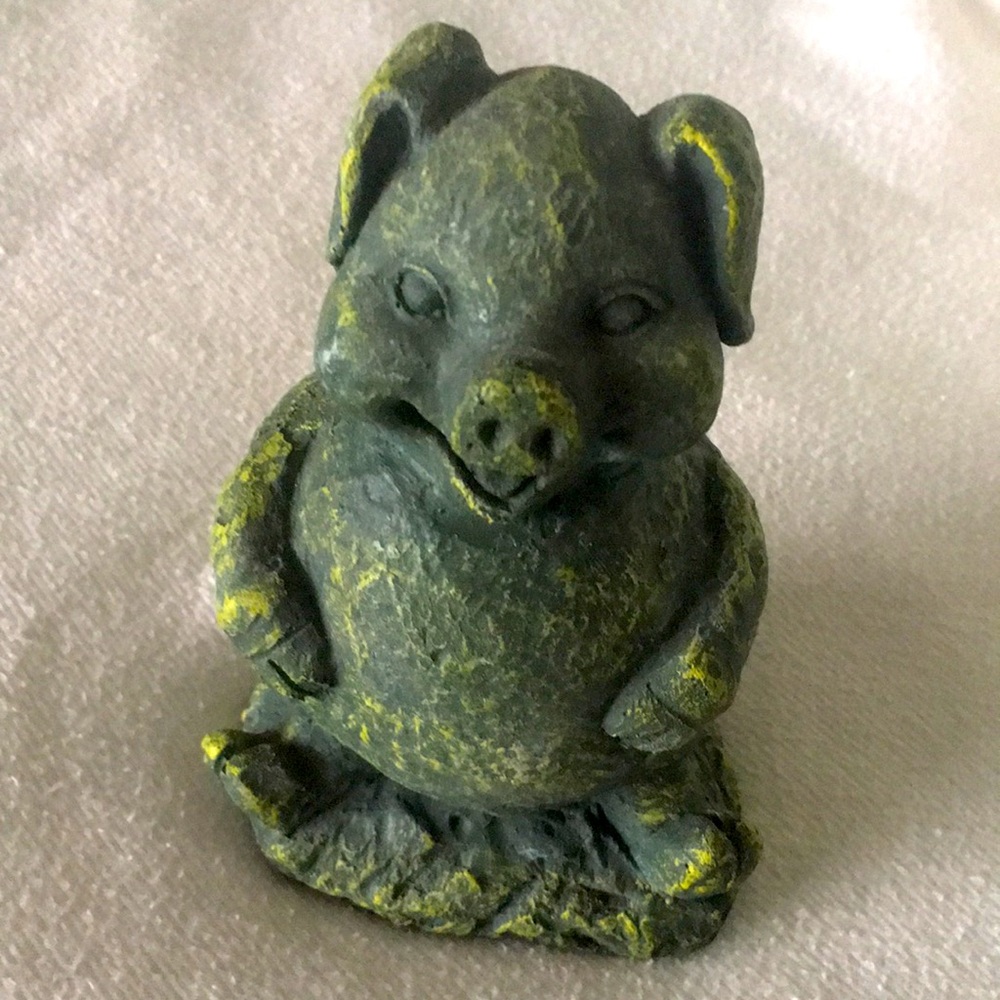 Animal 3D Clay Resin Pig Figurine Good Luck Piggy Desk Paperweight Whimsical